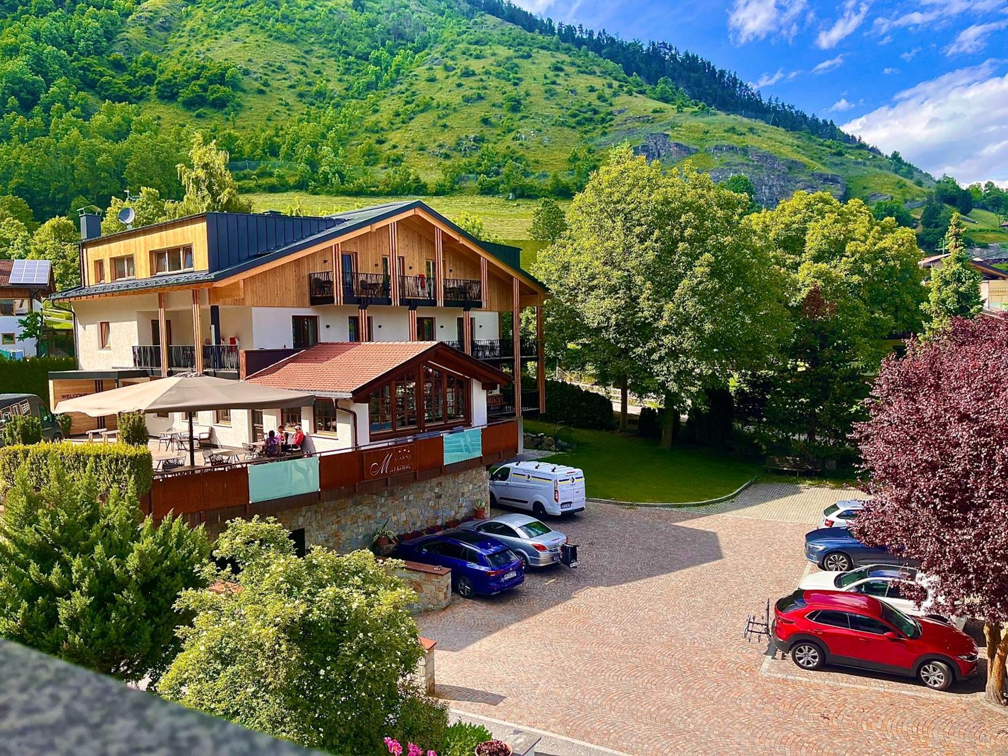 Garni Marianne Bed & Breakfast Malles Venosta Exterior photo